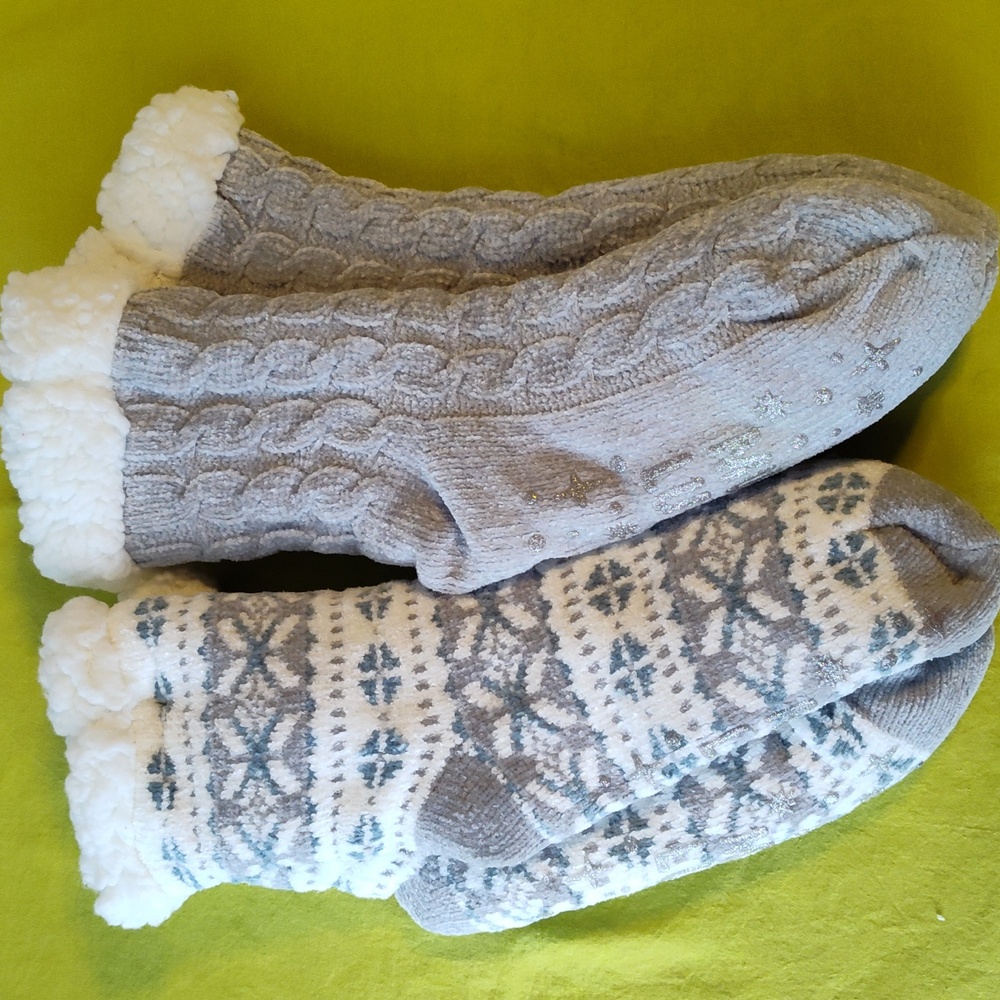 NWOT Muk Luks Chenille Plush Lined Cabin Socks - Picture 2 of 8